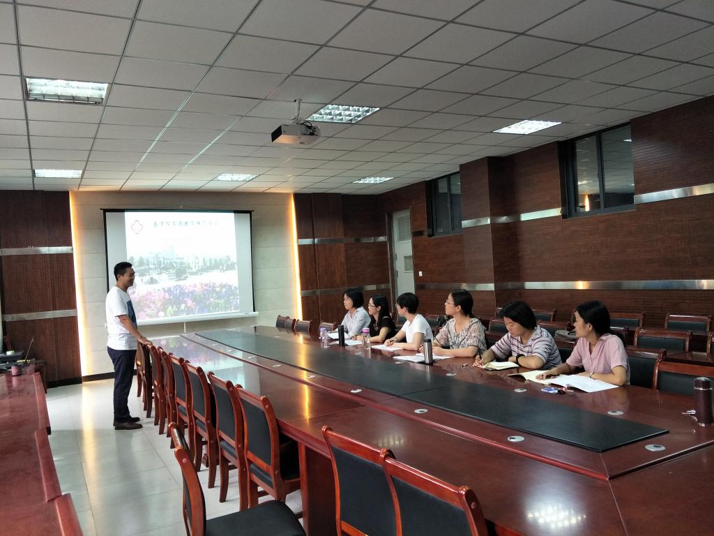 丁书明主任为新教师培训 丁书明主任为新教师培训